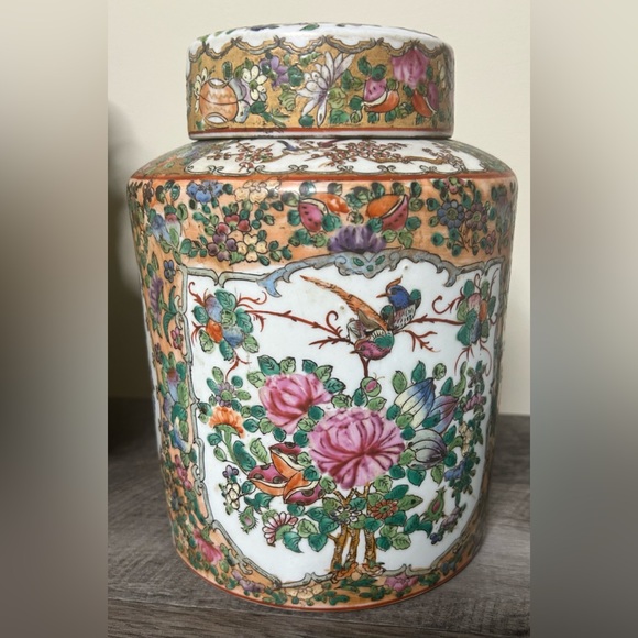 Vintage Rose Medallion Ginger Jar/Urn. - Picture 2 of 5